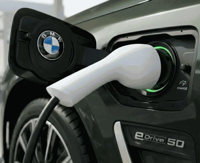 Зареждане на BMW EV с Wallbox.GURU