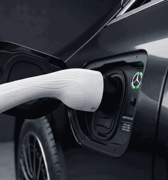 Зареждане на Mercedes EV с Wallbox.GURU