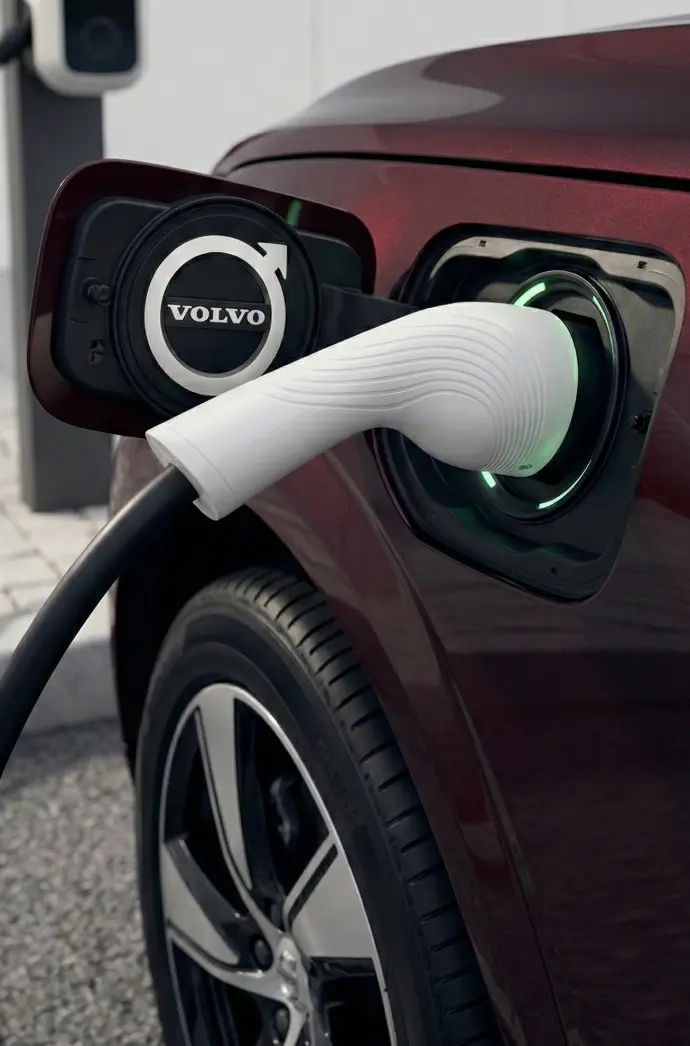 Зареждане на Volvo EV с Wallbox.GURU